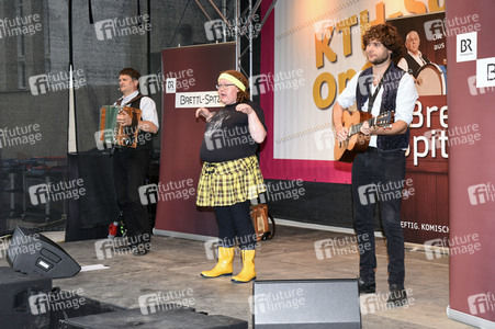 Volkssänger-Revue 'Brettl-Spitzen' in Haar