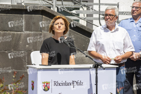 Pressestatement der Bundeskanzelrin nach ihrem Besuch im Hochwassergebiet in Adenau