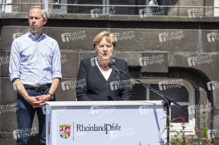 Pressestatement der Bundeskanzelrin nach ihrem Besuch im Hochwassergebiet in Adenau