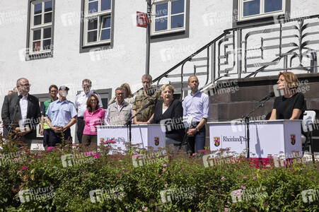 Pressestatement der Bundeskanzelrin nach ihrem Besuch im Hochwassergebiet in Adenau