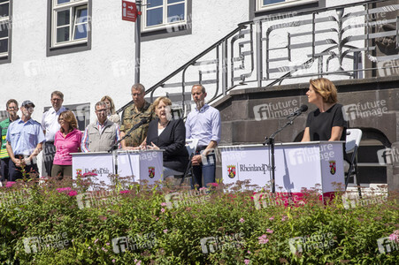 Pressestatement der Bundeskanzelrin nach ihrem Besuch im Hochwassergebiet in Adenau