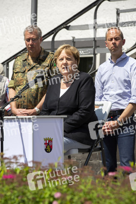Pressestatement der Bundeskanzelrin nach ihrem Besuch im Hochwassergebiet in Adenau