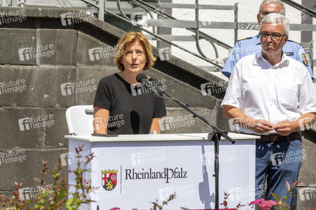 Pressestatement der Bundeskanzelrin nach ihrem Besuch im Hochwassergebiet in Adenau