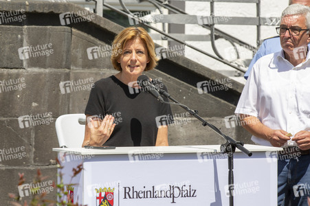 Pressestatement der Bundeskanzelrin nach ihrem Besuch im Hochwassergebiet in Adenau