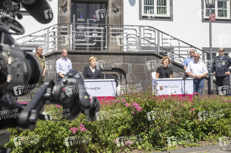 Pressestatement der Bundeskanzelrin nach ihrem Besuch im Hochwassergebiet in Adenau