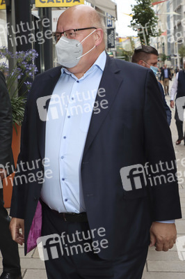 Peter Altmaier besucht Buchhandlung in Hamburg