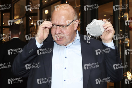 Peter Altmaier besucht Buchhandlung in Hamburg