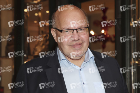 Peter Altmaier besucht Buchhandlung in Hamburg