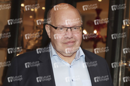 Peter Altmaier besucht Buchhandlung in Hamburg