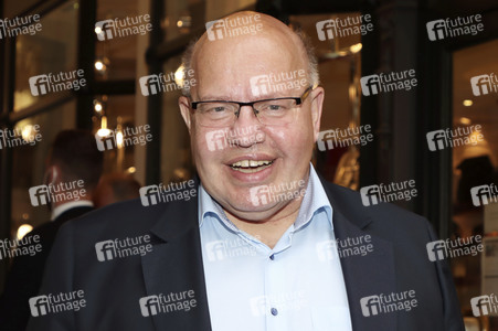 Peter Altmaier besucht Buchhandlung in Hamburg