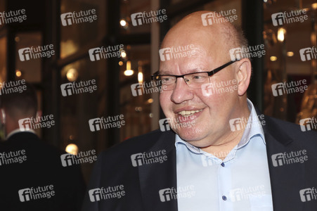 Peter Altmaier besucht Buchhandlung in Hamburg