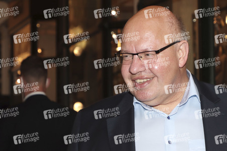 Peter Altmaier besucht Buchhandlung in Hamburg