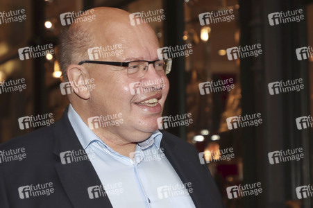 Peter Altmaier besucht Buchhandlung in Hamburg