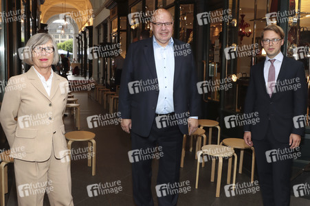 Peter Altmaier besucht Buchhandlung in Hamburg