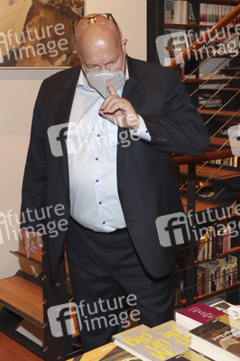 Peter Altmaier besucht Buchhandlung in Hamburg