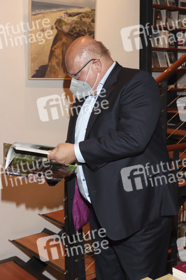 Peter Altmaier besucht Buchhandlung in Hamburg