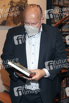 Peter Altmaier besucht Buchhandlung in Hamburg