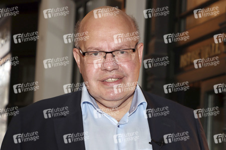 Peter Altmaier besucht Buchhandlung in Hamburg