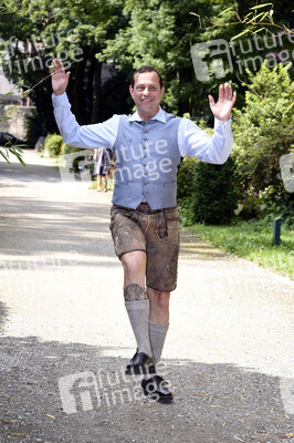 Präsentation der Angermaier Trachtentrends 2021 in München