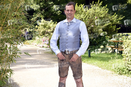 Präsentation der Angermaier Trachtentrends 2021 in München