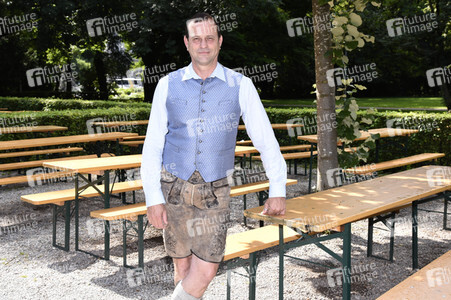 Präsentation der Angermaier Trachtentrends 2021 in München