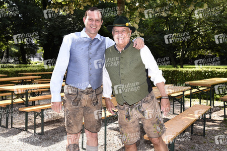 Präsentation der Angermaier Trachtentrends 2021 in München