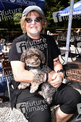 Präsentation der Angermaier Trachtentrends 2021 in München