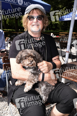 Präsentation der Angermaier Trachtentrends 2021 in München