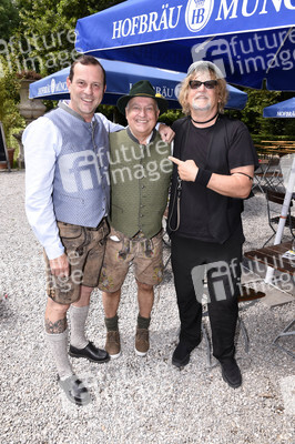 Präsentation der Angermaier Trachtentrends 2021 in München