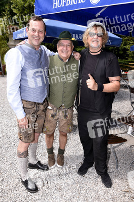 Präsentation der Angermaier Trachtentrends 2021 in München