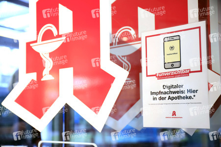 Symbolfoto Digitaler Impfnachweis in Apotheken