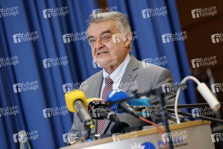 Herbert Reul informiert sich über VU-Teams in Köln