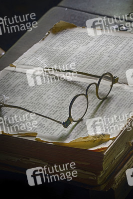 Symbolfoto Buch lesen