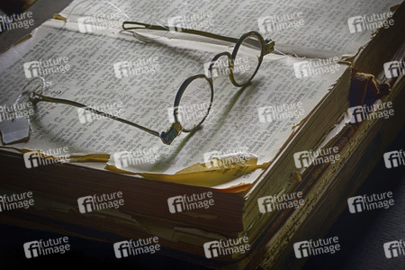 Symbolfoto Buch lesen