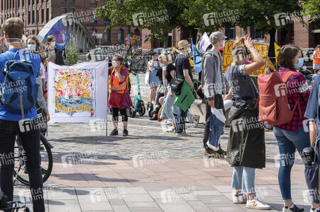 Bündnisdemo zu Klimarassismus und Klimaflucht von Friday for Future in Hamburg