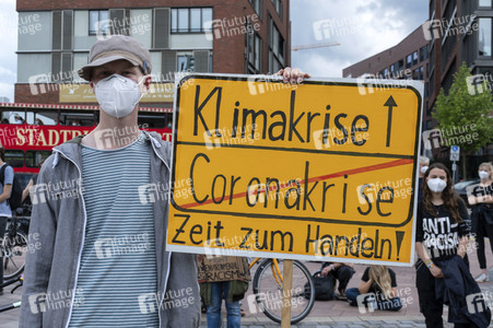 Bündnisdemo zu Klimarassismus und Klimaflucht von Friday for Future in Hamburg