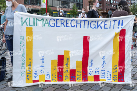 Bündnisdemo zu Klimarassismus und Klimaflucht von Friday for Future in Hamburg