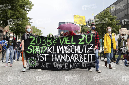 Bündnisdemo zu Klimarassismus und Klimaflucht von Friday for Future in Hamburg