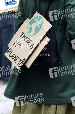 Bündnisdemo zu Klimarassismus und Klimaflucht von Friday for Future in Hamburg
