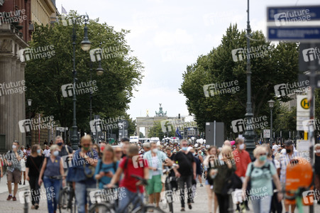 Querdenker-Trauerzug in Gedenken an Sascha in Berlin