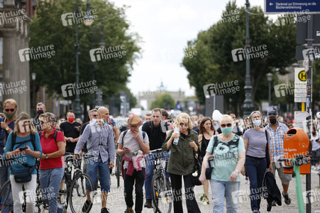Querdenker-Trauerzug in Gedenken an Sascha in Berlin