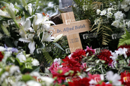 Grab von Alfred Biolek in Köln