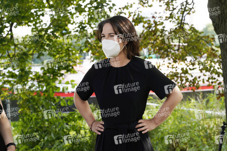 Olaf Scholz und Annalena Baerbock bei der Veranstaltung 'Frauen Stimmen Gewinnen' in Potsdam