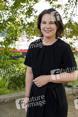 Olaf Scholz und Annalena Baerbock bei der Veranstaltung 'Frauen Stimmen Gewinnen' in Potsdam