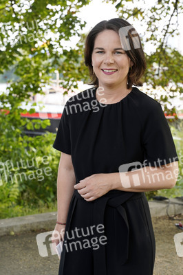 Olaf Scholz und Annalena Baerbock bei der Veranstaltung 'Frauen Stimmen Gewinnen' in Potsdam