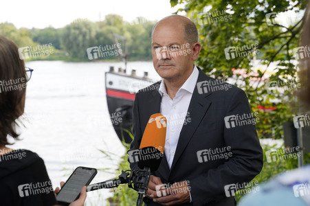 Olaf Scholz und Annalena Baerbock bei der Veranstaltung 'Frauen Stimmen Gewinnen' in Potsdam