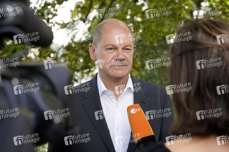 Olaf Scholz und Annalena Baerbock bei der Veranstaltung 'Frauen Stimmen Gewinnen' in Potsdam
