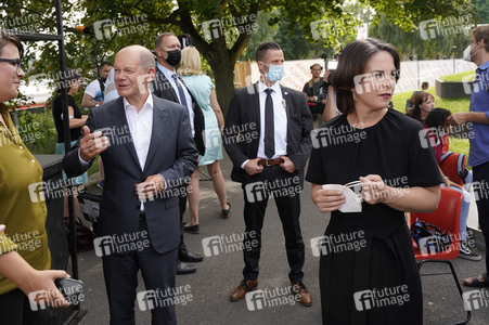 Olaf Scholz und Annalena Baerbock bei der Veranstaltung 'Frauen Stimmen Gewinnen' in Potsdam