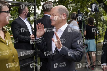 Olaf Scholz und Annalena Baerbock bei der Veranstaltung 'Frauen Stimmen Gewinnen' in Potsdam