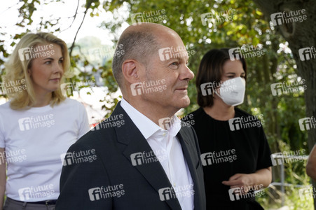 Olaf Scholz und Annalena Baerbock bei der Veranstaltung 'Frauen Stimmen Gewinnen' in Potsdam